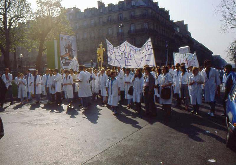 9-Sciopero contro la riforma Barzach,16 aprile 1987.jpg